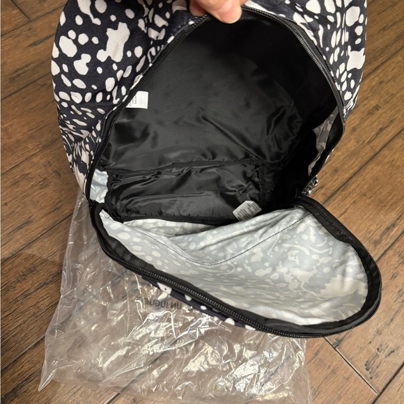 Reebok Black and White Backpack Men/Women Large Bag - Picture 6 of 9